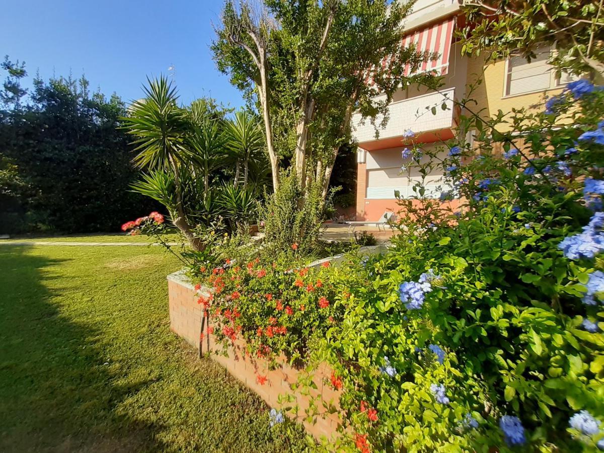 La Gran Dama Bed and Breakfast Roseto Degli Abruzzi Exteriör bild