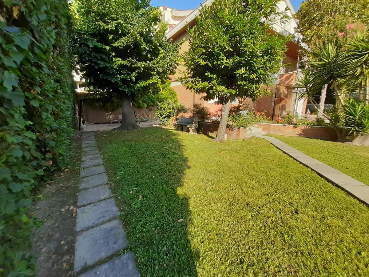 La Gran Dama Bed and Breakfast Roseto Degli Abruzzi Exteriör bild