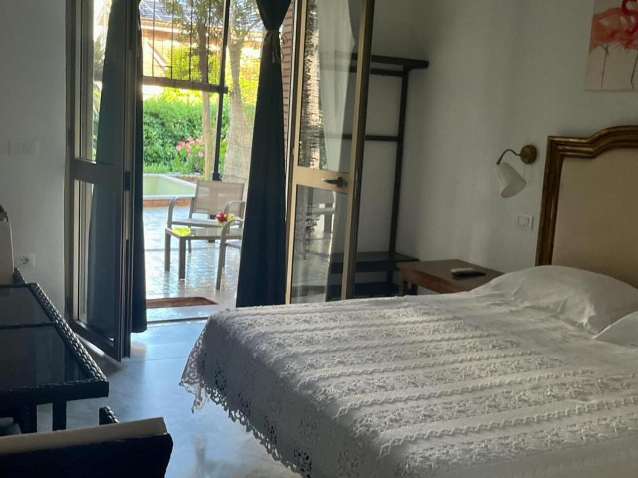 La Gran Dama Bed and Breakfast Roseto Degli Abruzzi Rum bild